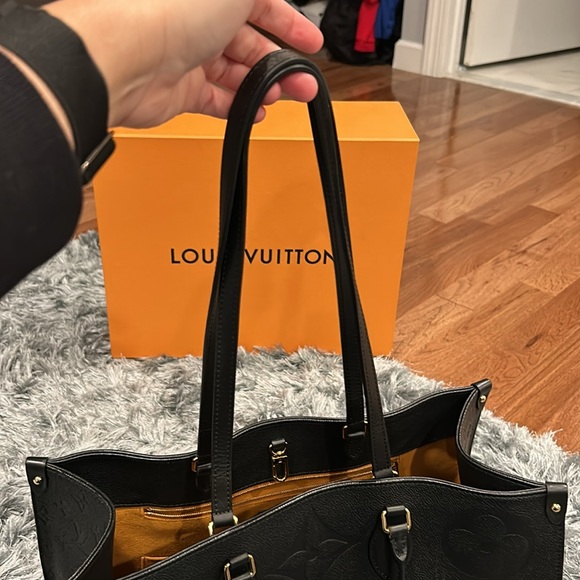 EUC Louis Vuitton ON THE GO GM BLACK travel bag - Picture 11 of 16